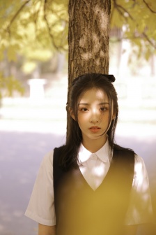 美女100%露全身