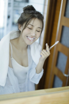 粗长巨龙挤进美妇